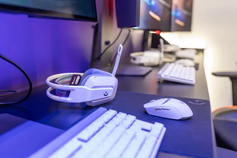 ¿Realmente el 7.1 virtual te ayuda a detectar enemigos mejor? Analizamos 9 auriculares gaming en partidas competitivas y cine para descubrir la verdad del sonido envolvente