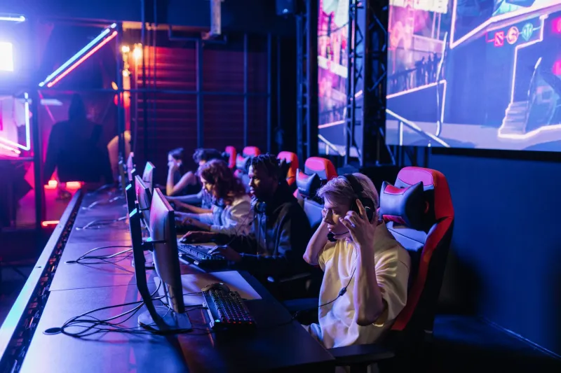 144Hz contra 240Hz en gaming: tiramos el dinero o hay diferencia real sobre la mesa?
